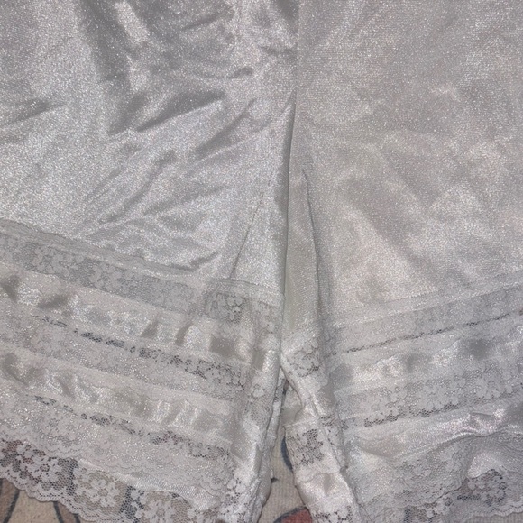 Vintage White Lace Bloomers - Picture 2 of 4